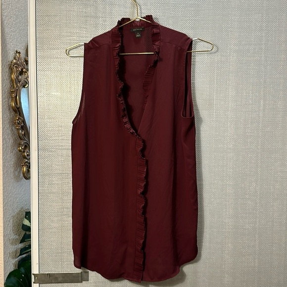 Ann Taylor Burgandy Wine Sleeveless Shell flowy Button Blouse Size M - Picture 7 of 12